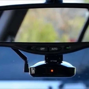 rear-view-mirror-radar-detector